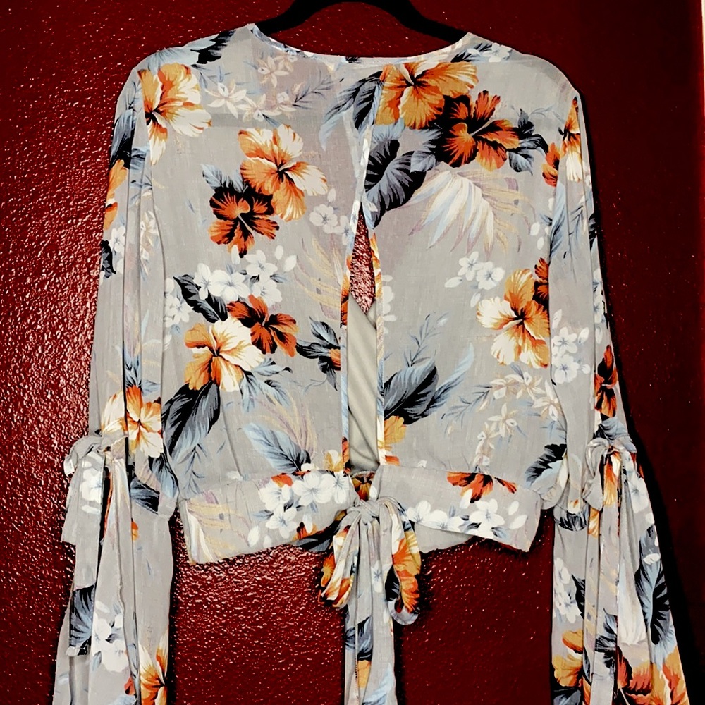 Fashion Nova Floral Cropped Blouse - Picture 2 of 8